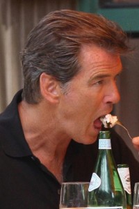 Brosnan, che fame!
