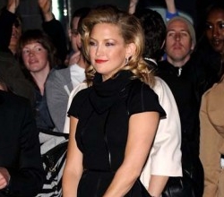 Upskirt mancato per Kate Hudson