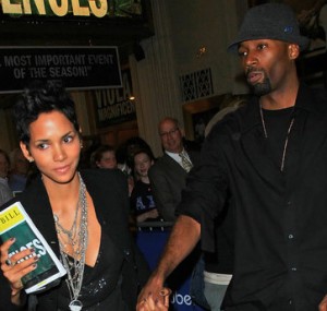 Halle Berry avvistata con un altro