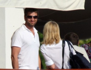 Gerard Butler e la bionda misteriosa