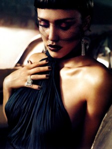 Jessica Alba sexy su Vogue